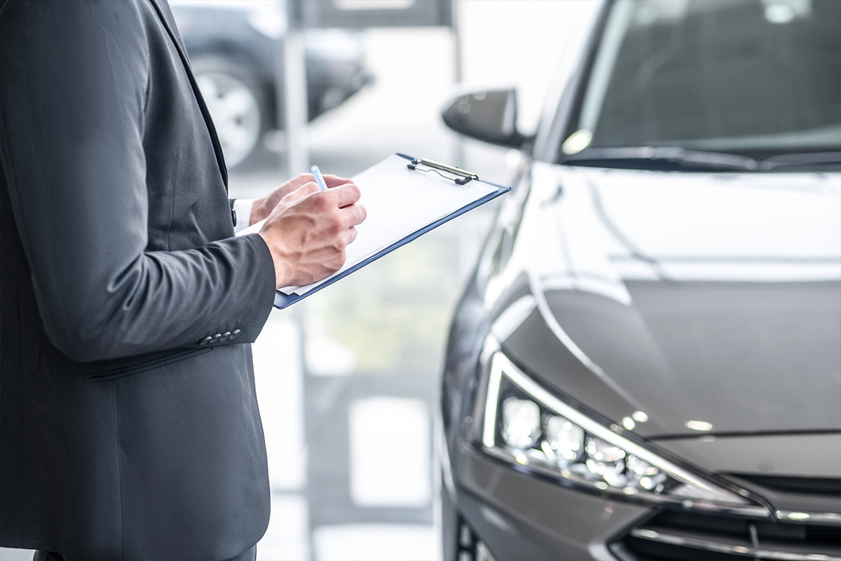 Valutazione professionale del valore di auto, moto e altri veicoli contattaci